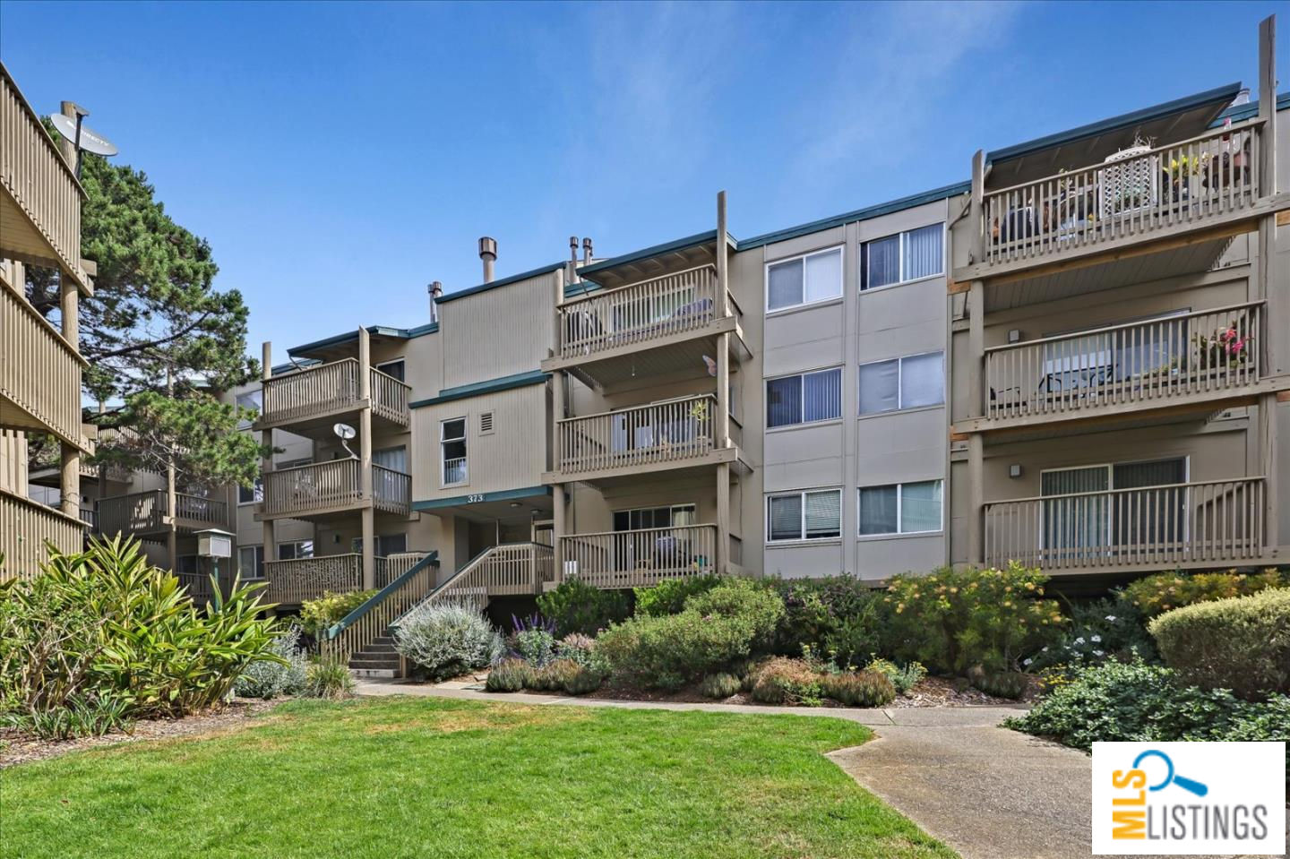 373 Half Moon Ln 209, Daly City, CA 94015