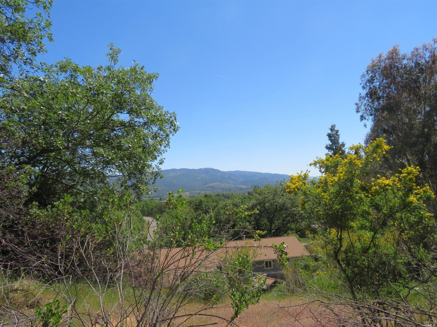 486 Oak Knoll Road, Ukiah, CA 95482