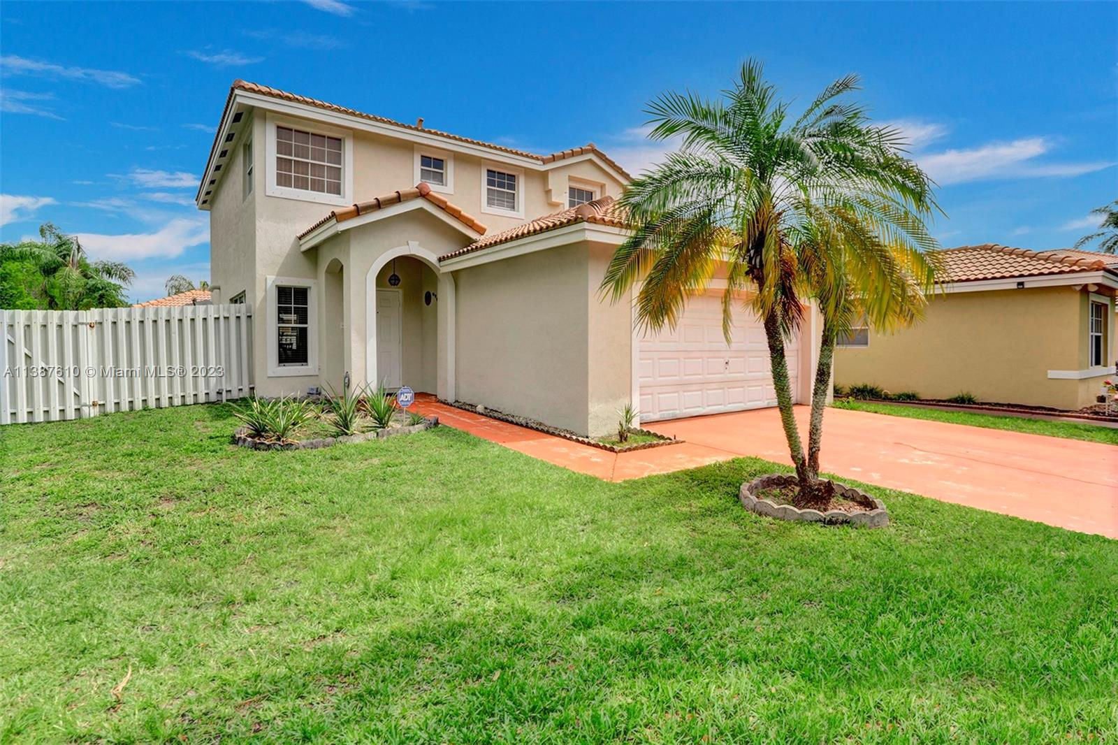 7963 S Silverado Cir, Davie, FL 33024