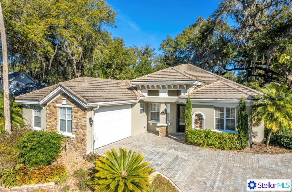 2113 Oak Leaf Circle, Mount Dora, FL 32757