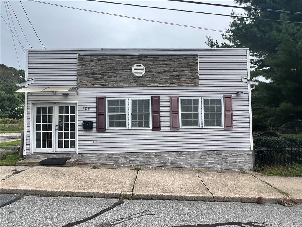 124 North Street, Groton, CT 06340 now has a new price of 299,000