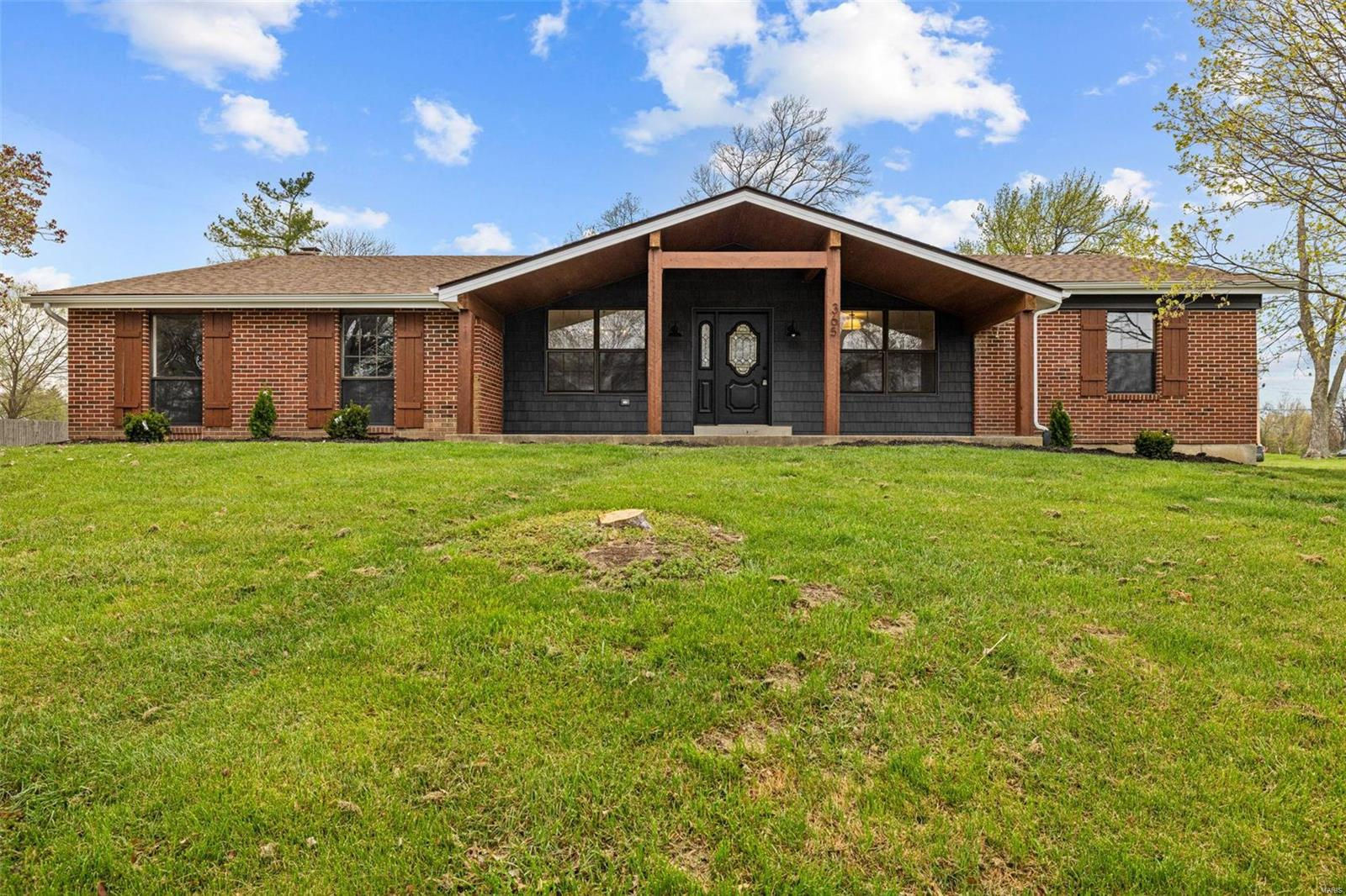 365 Hunters Glen Court, Ellisville, MO 63011