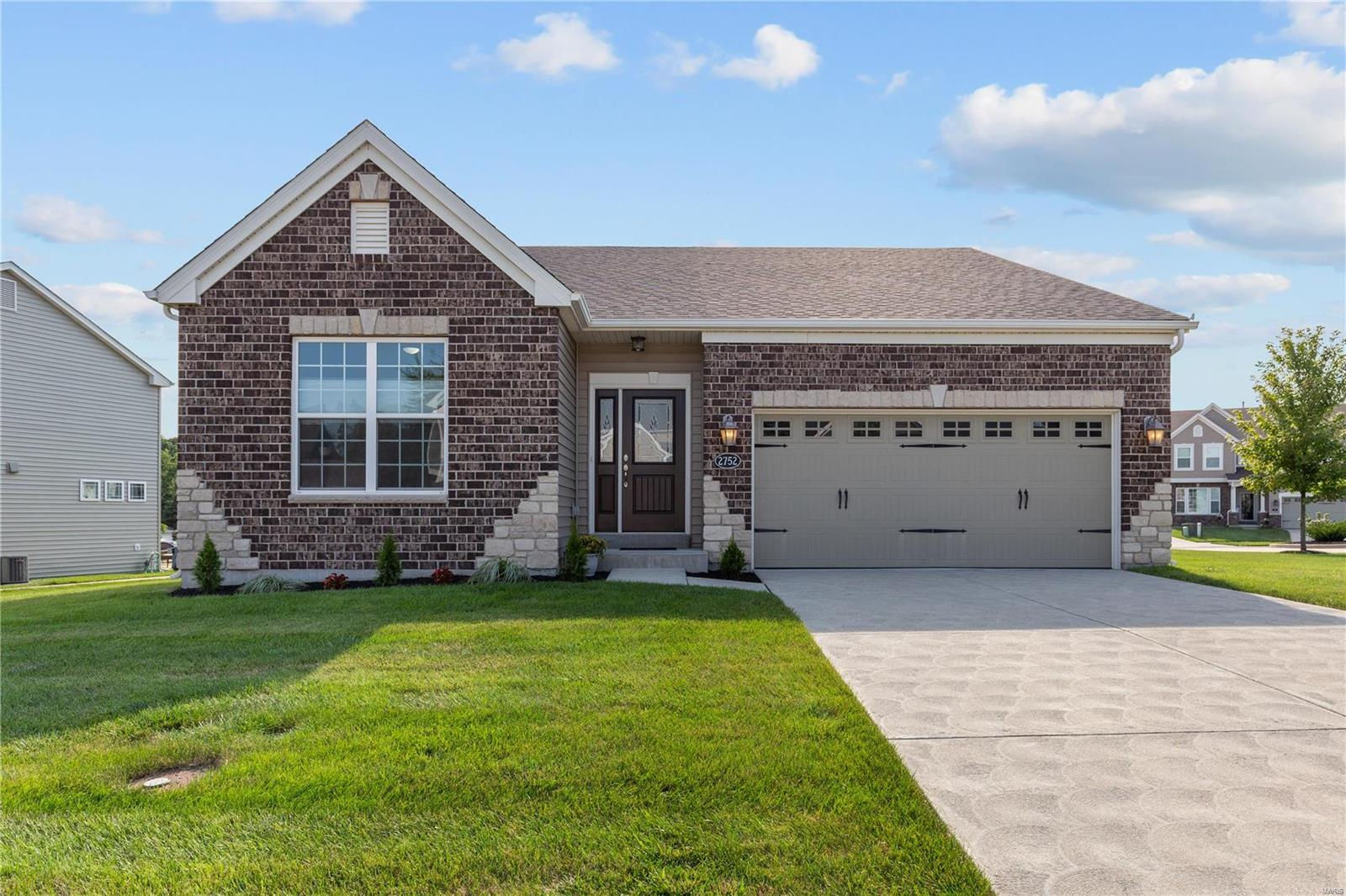 2752 Brook Hill Lane, St Charles, MO 63303