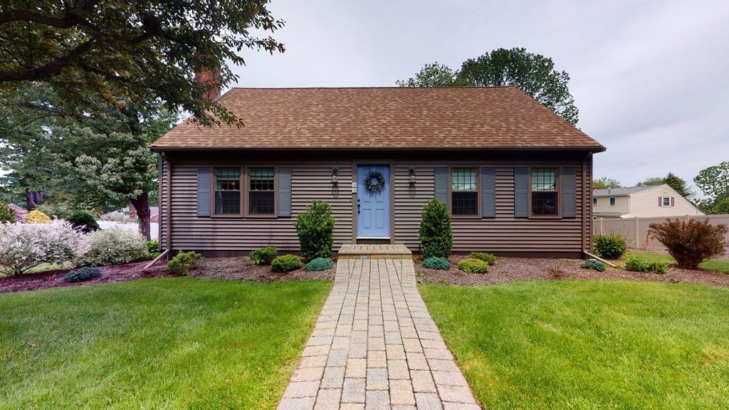 35 Sunset Dr, Milford, MA 01757