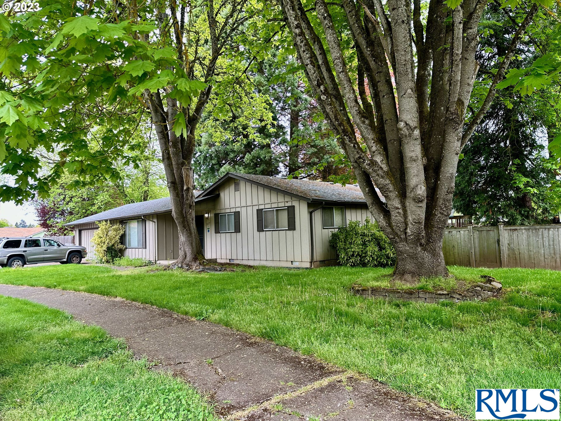 1277 Calvin St, Eugene, OR 97401