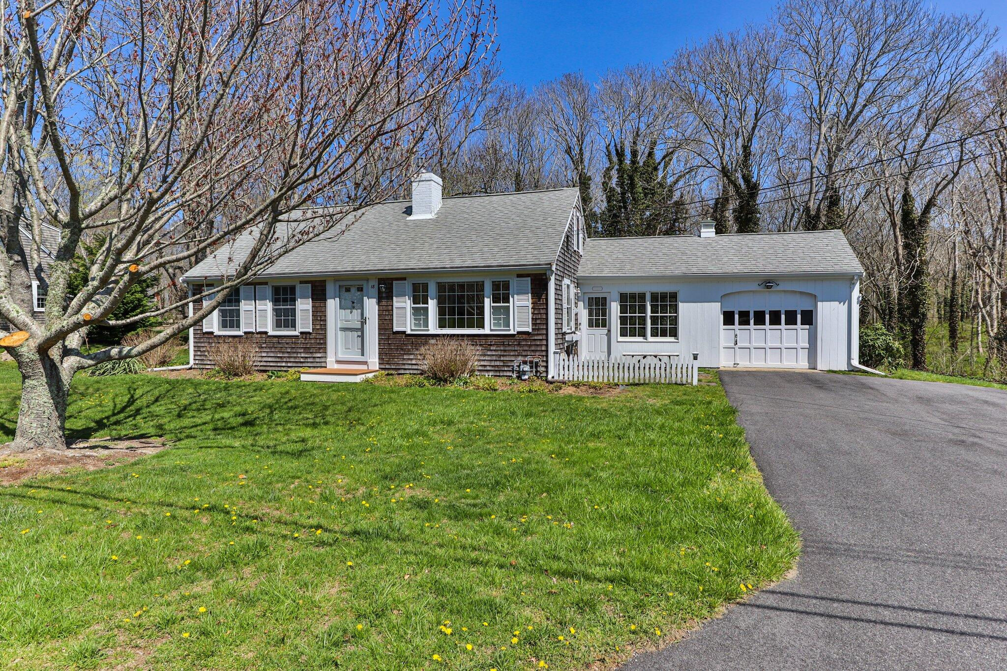 18 Gingerbread Lane, Yarmouth Port, MA 02675