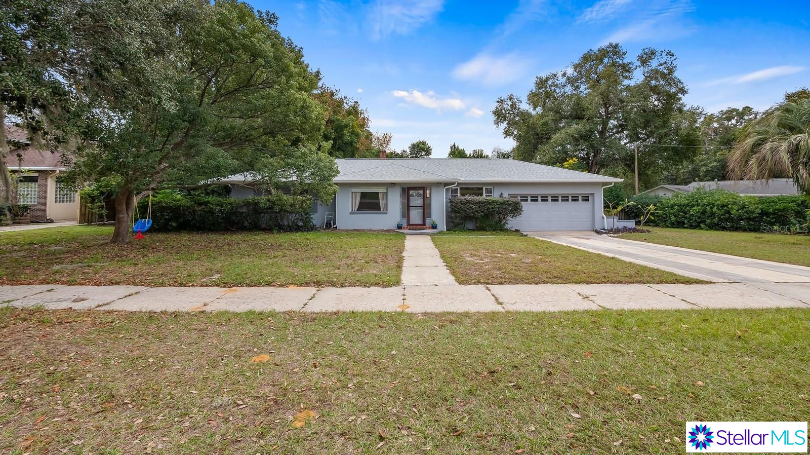 107 E Magnolia Avenue, Howey IN The Hills, FL 34737