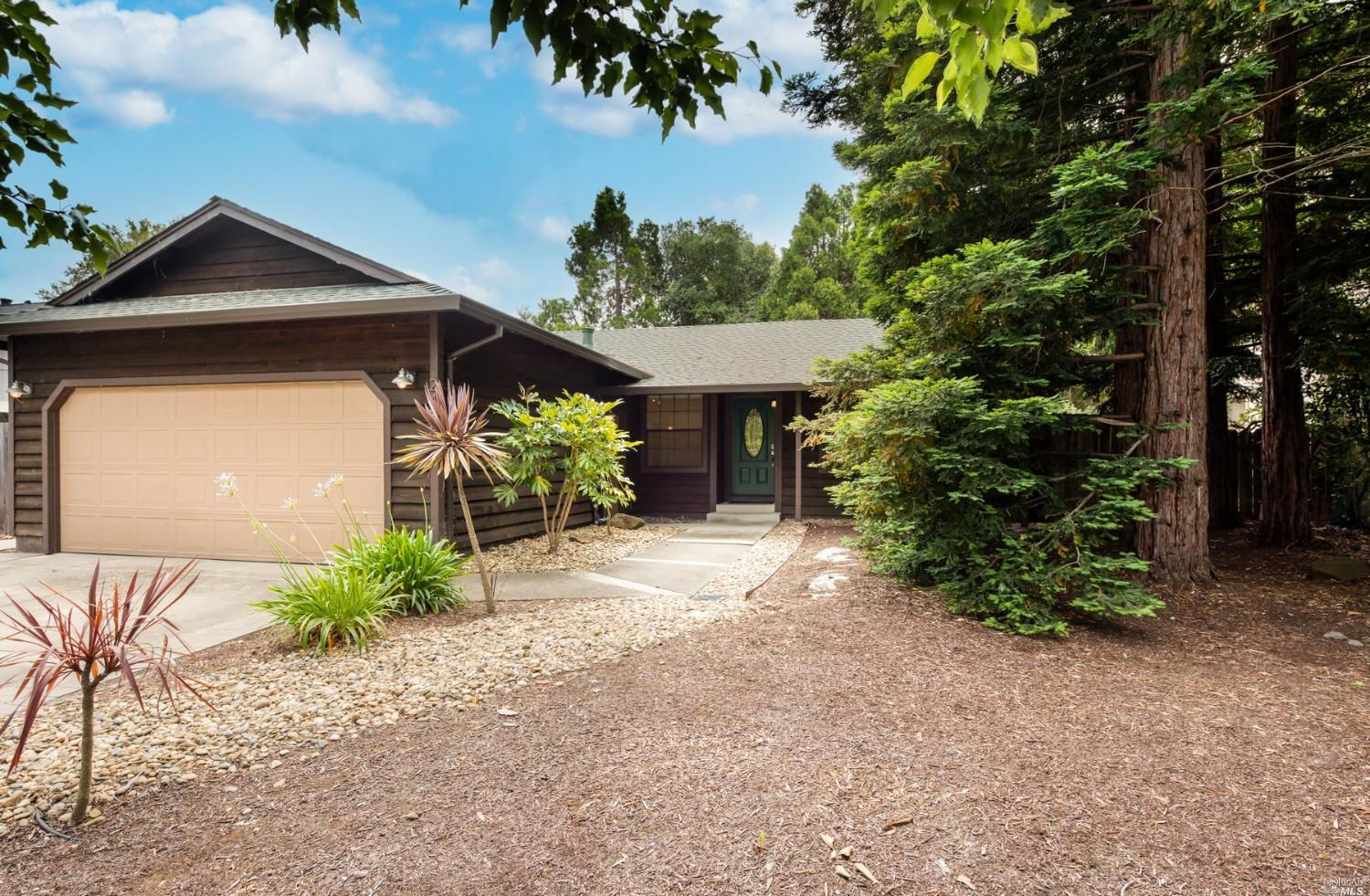 2458 Gads Hill Street, Santa Rosa, CA 95401