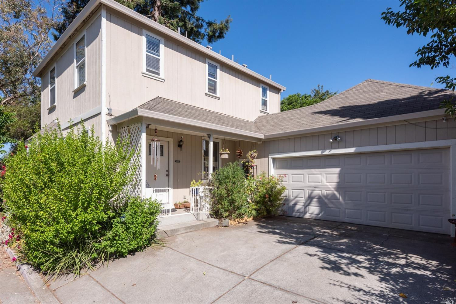 33 Peach Court, Santa Rosa, CA 95407