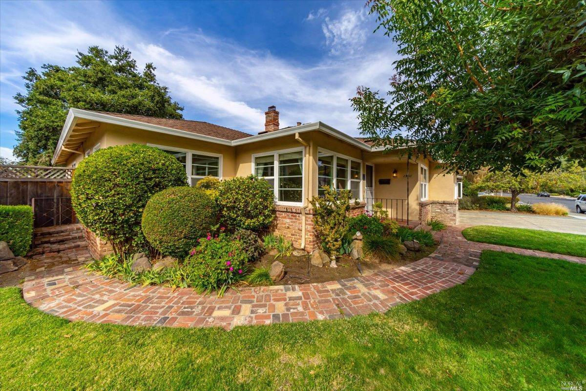 1951 E Haven Drive, Santa Rosa, CA 95404