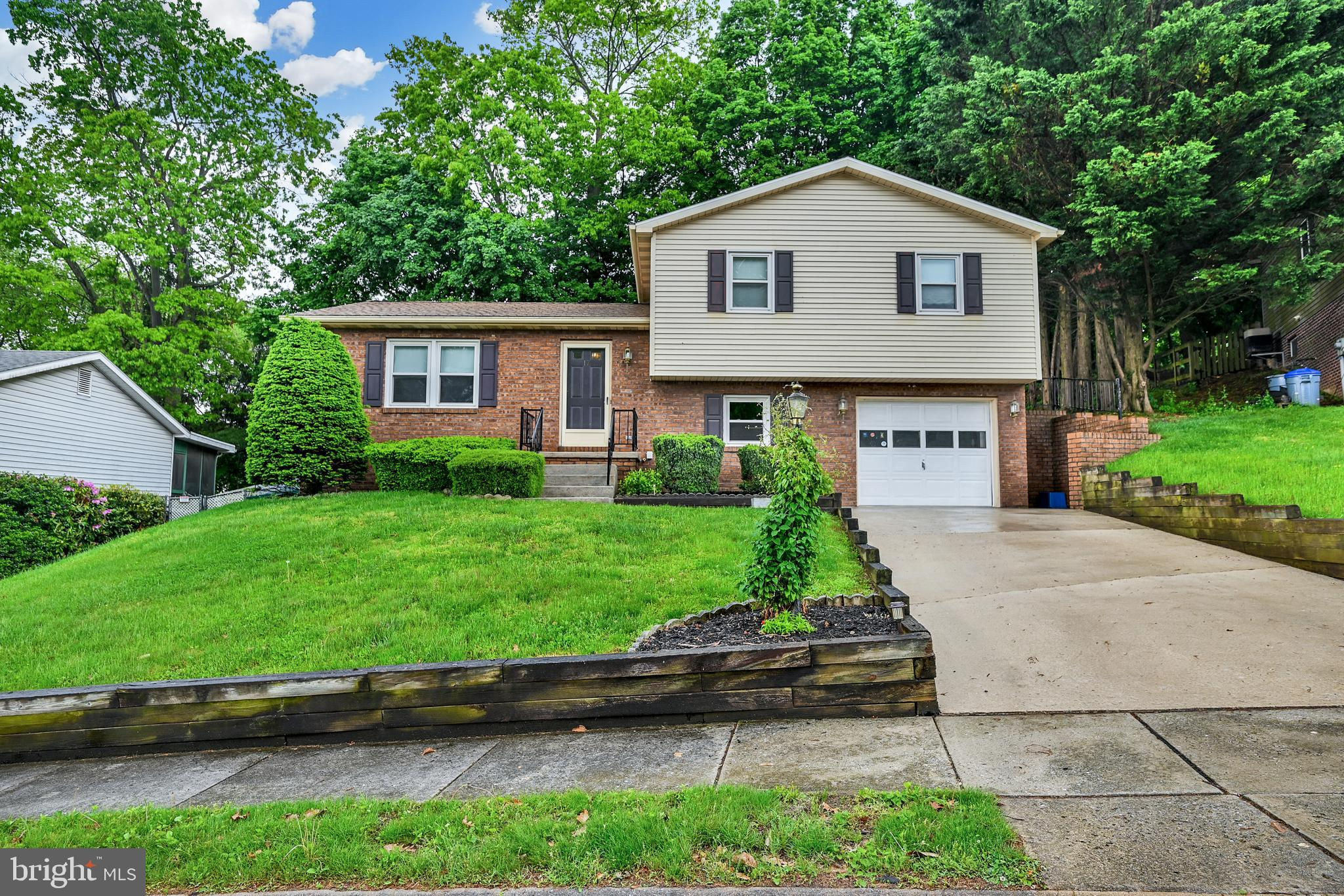 17 Meadowview Drive, Hanover, PA 17331 is now new to the market!