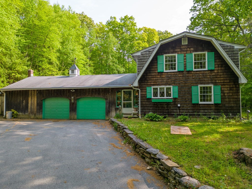 44 Davis Rd, West Brookfield, MA 01585