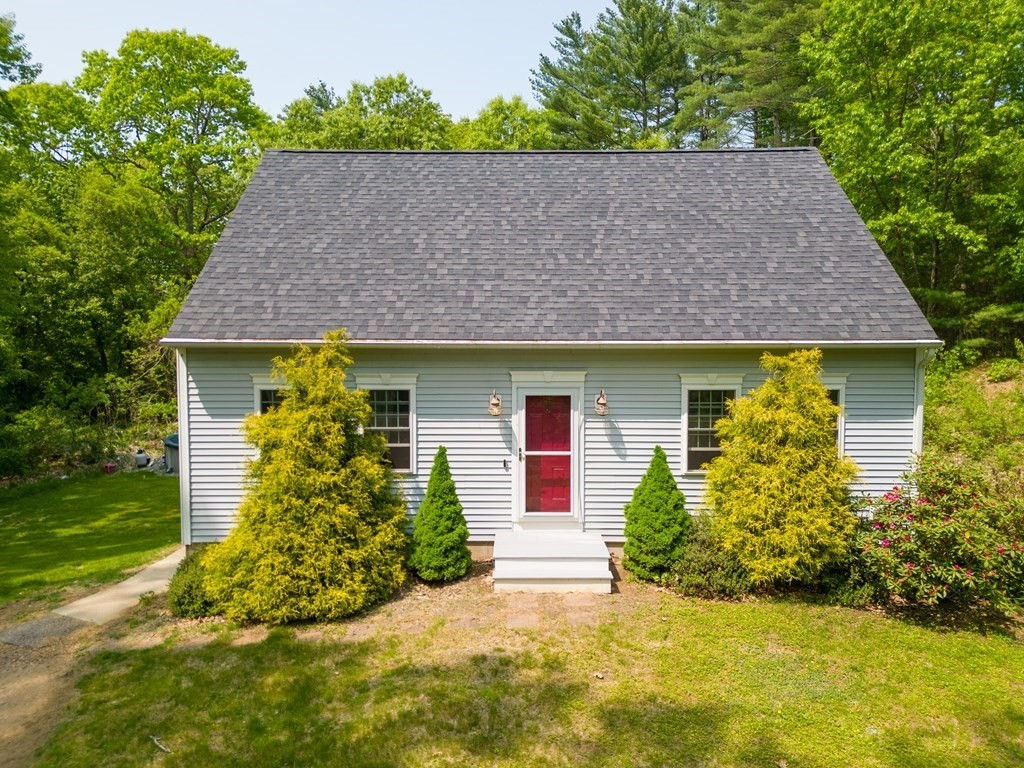 39 Oak Dr, West Brookfield, MA 01585