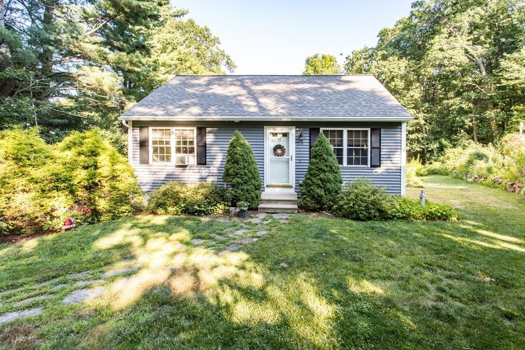 17 Atwater Pl, West Brookfield, MA 01585