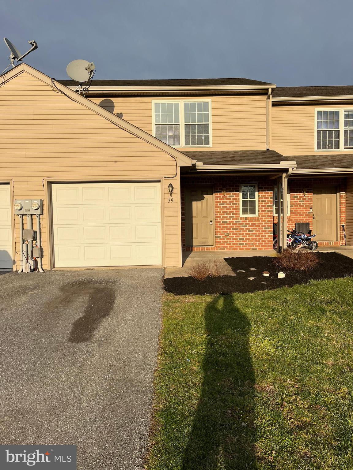 39 Stauffer Court, Leola, PA 17540 is now new to the market!