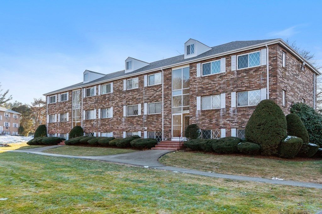 4 Fernview Ave Unit 1, North Andover, MA 01845