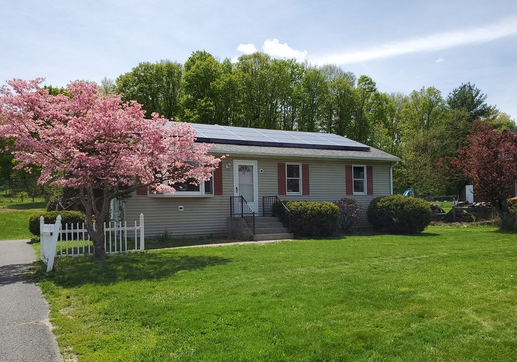 322 East St, Easthampton, MA 01027