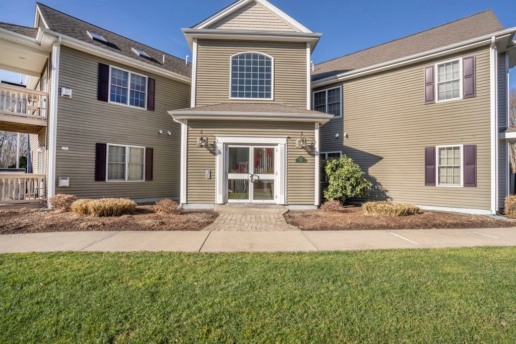 215 Longmeadow Road 304, Taunton, MA 02780