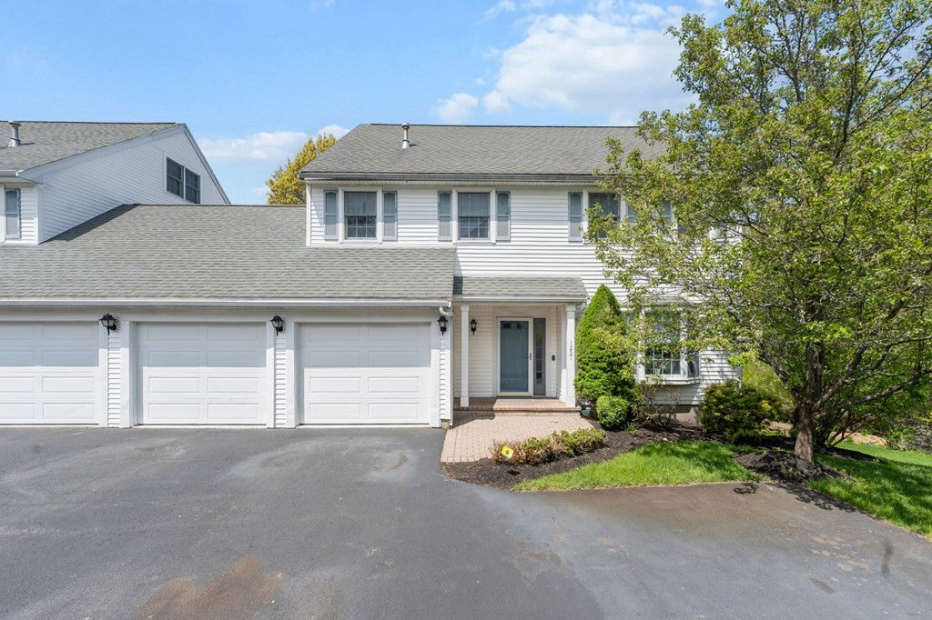 1221 Matthew Woods Dr 1221, Braintree, MA 02184