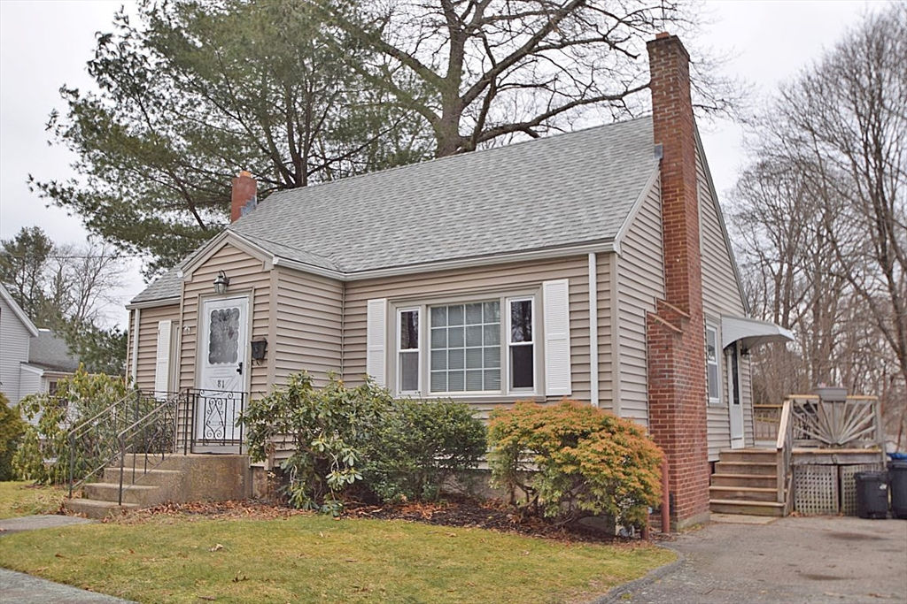 81 Cross St, Randolph, MA 02368