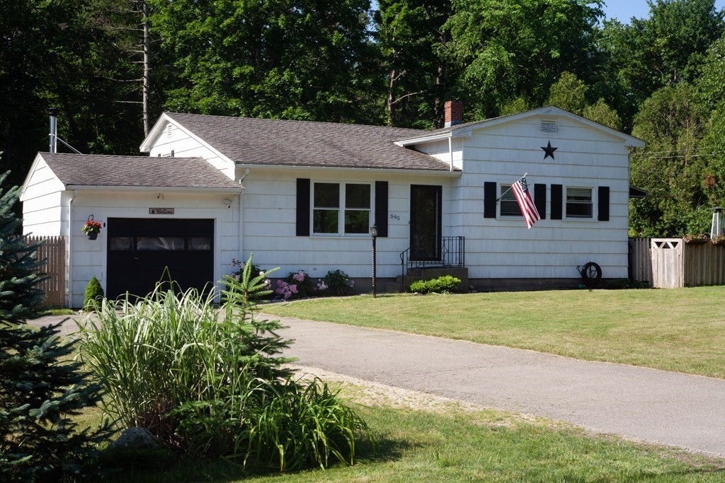 595 Plymouth St, Holbrook, MA 02343