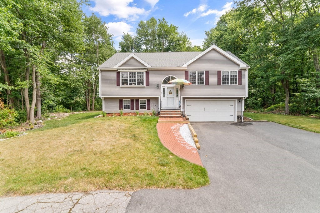 45 Damon Ave, Holbrook, MA 02343