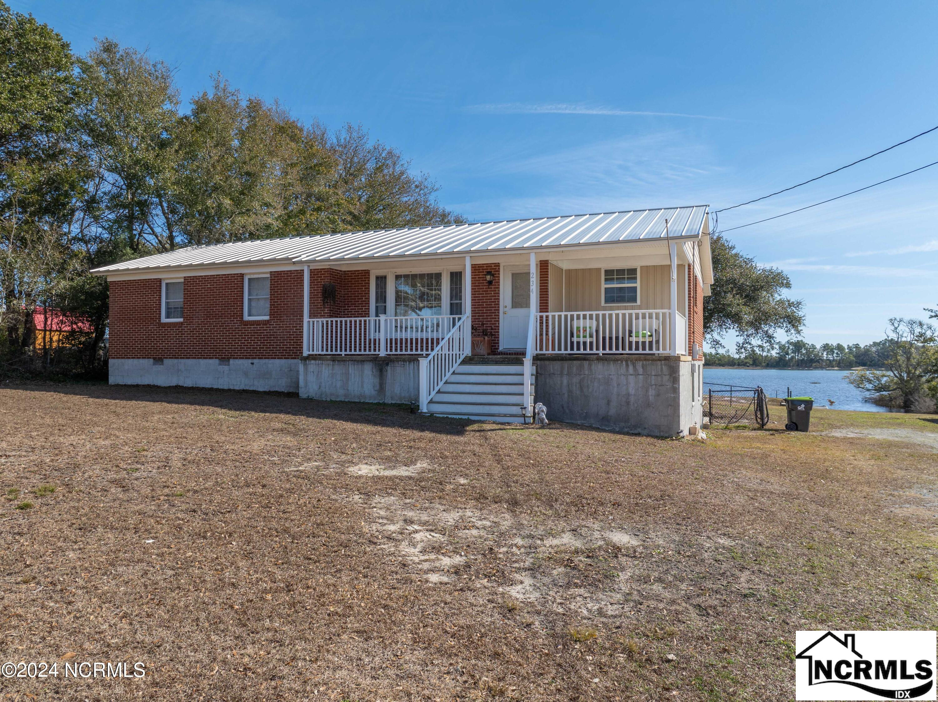 234 Peninsula Manor Road, Hubert, NC 28539