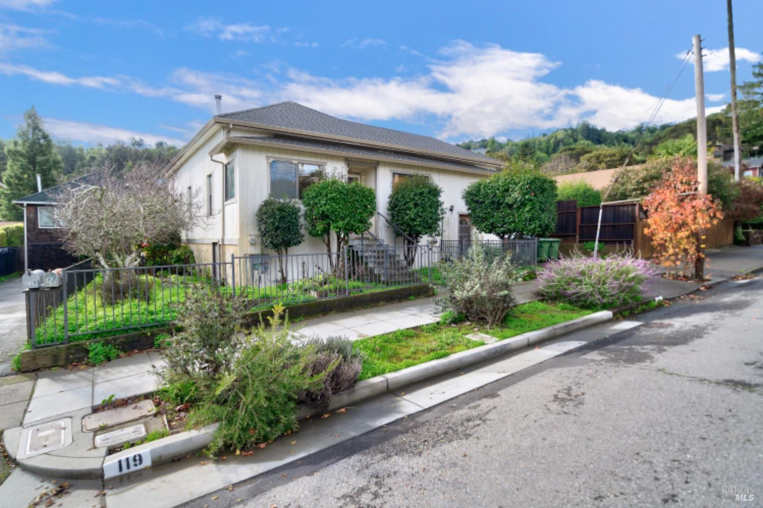 121 Clorinda Avenue, San Rafael, CA 94901