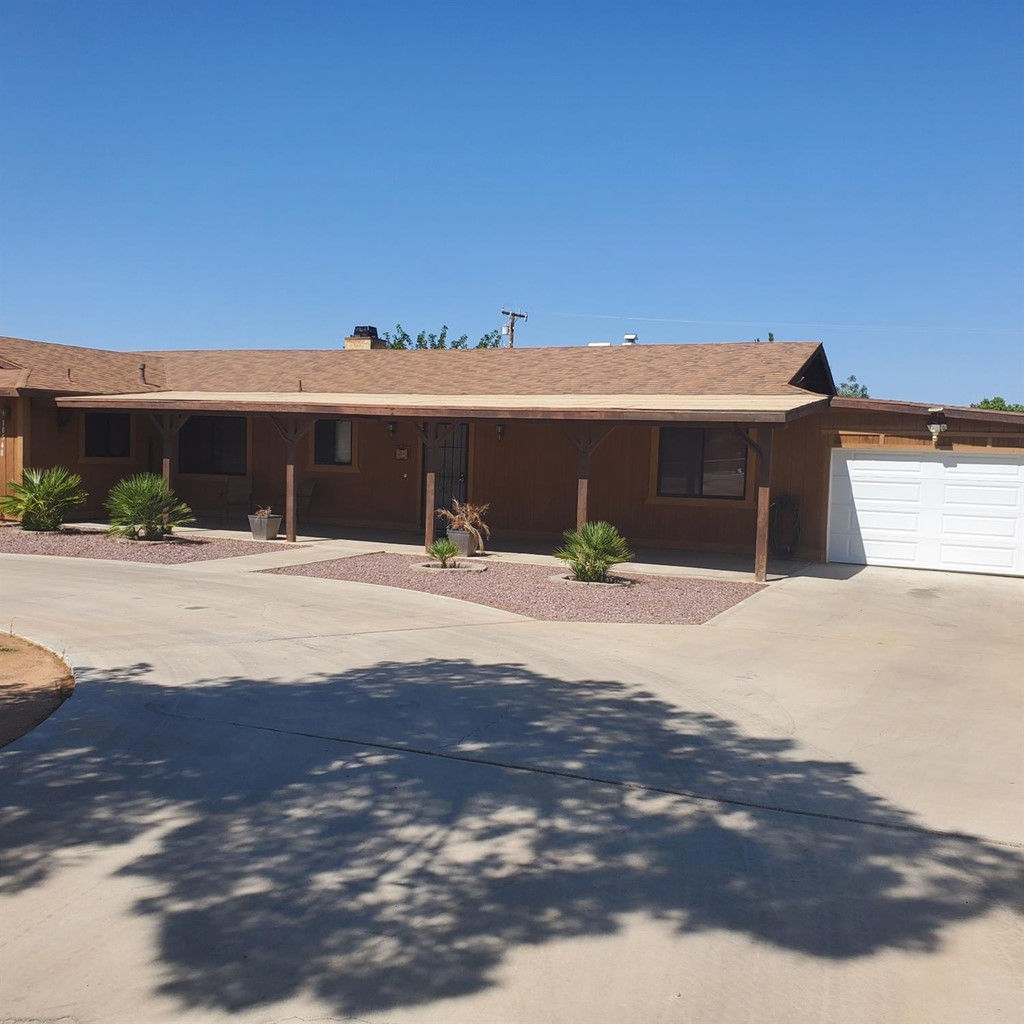 10540 Navajo Road, Apple Valley, CA 92308