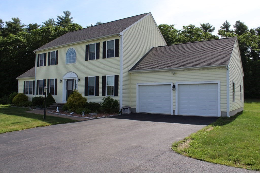 30 Walnut Grove St, Uxbridge, MA 01569