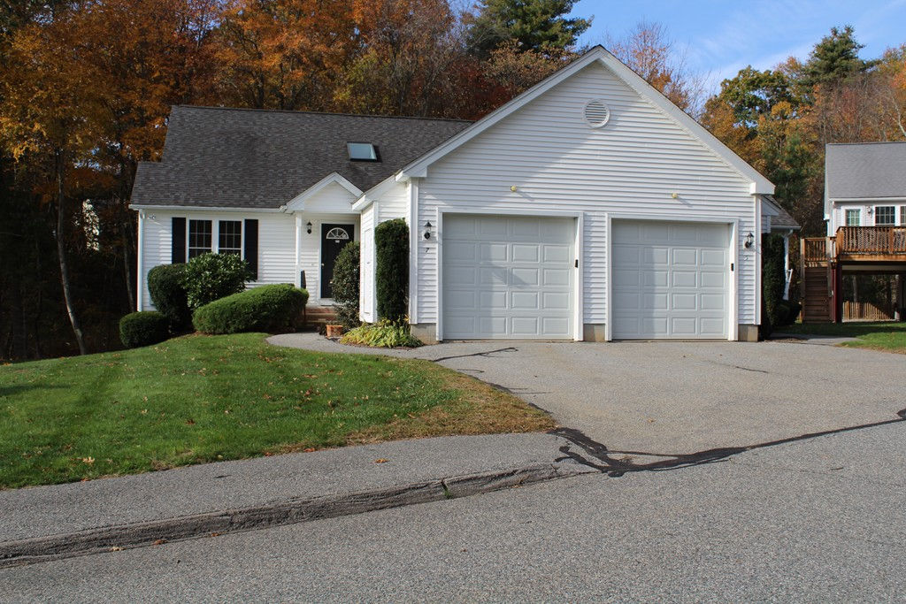 7 Surrey Dr 7, Uxbridge, MA 01569