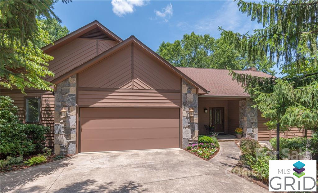 35 Hillcreek Drive, Asheville, NC 28804