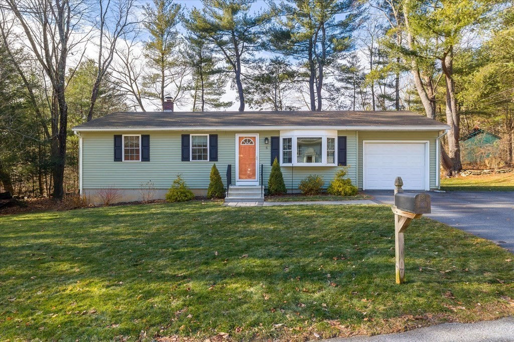 5 Cricket Dr, Sturbridge, MA 01566