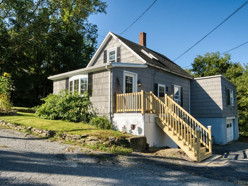 70 Temple St, Spencer, MA 01562