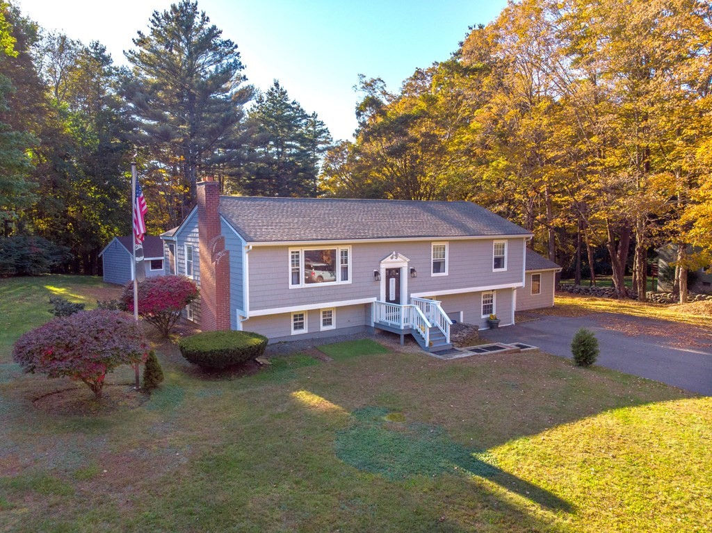 133 Brookfield Rd, Sturbridge, MA 01518 is now new to the market! Red Door Realty