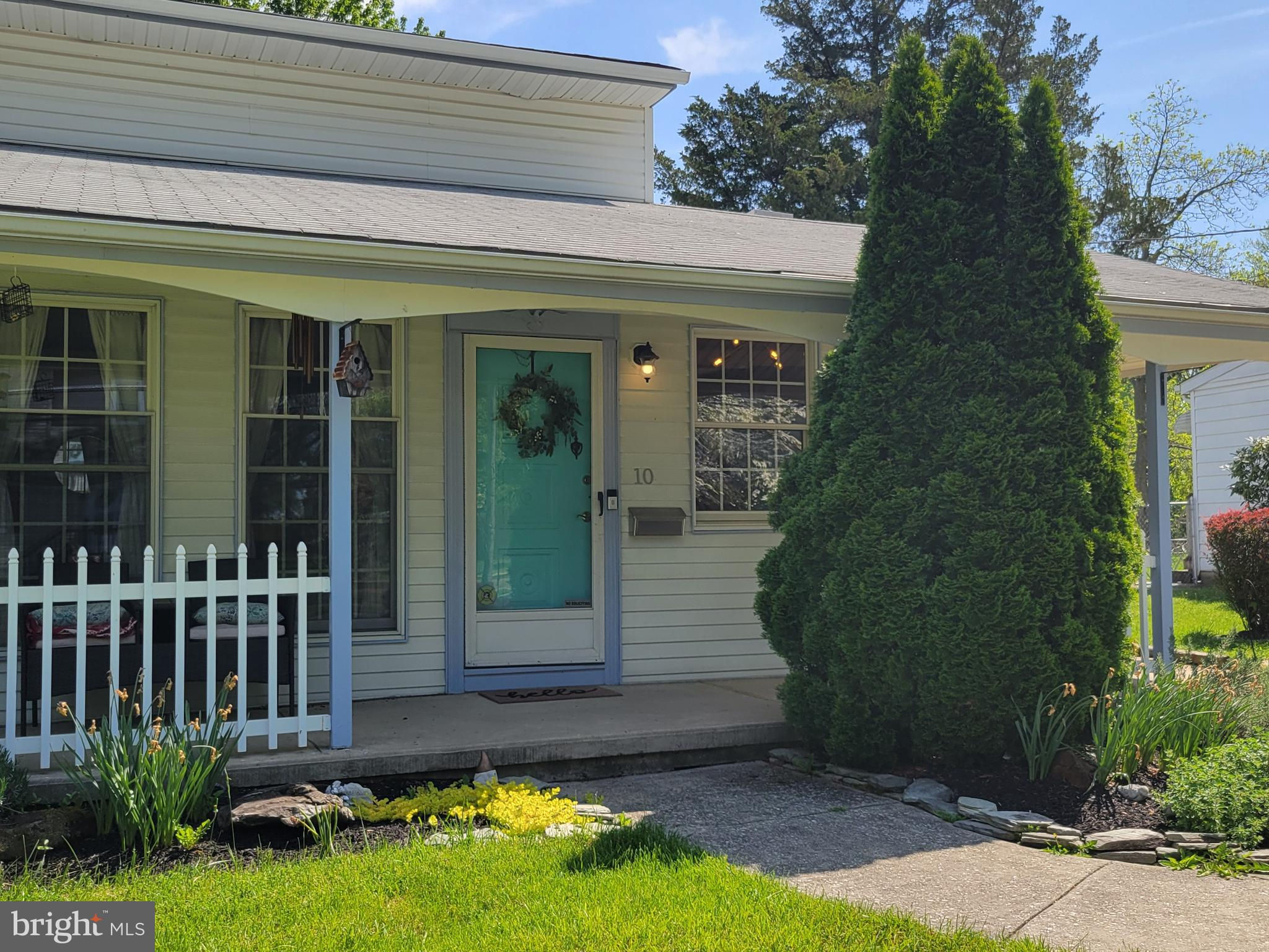 10 N Warwick Road, Somerdale, NJ 08083 is now new to the market!