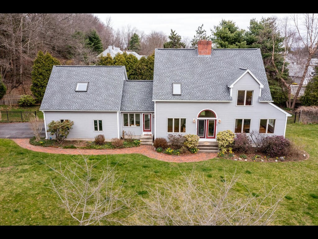 68 Country Corners Rd, Amherst, MA 01002