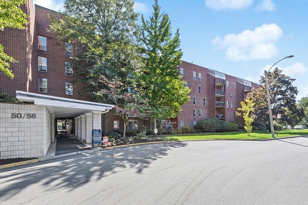 50-56 Broadlawn Park 516, Boston, MA 02467