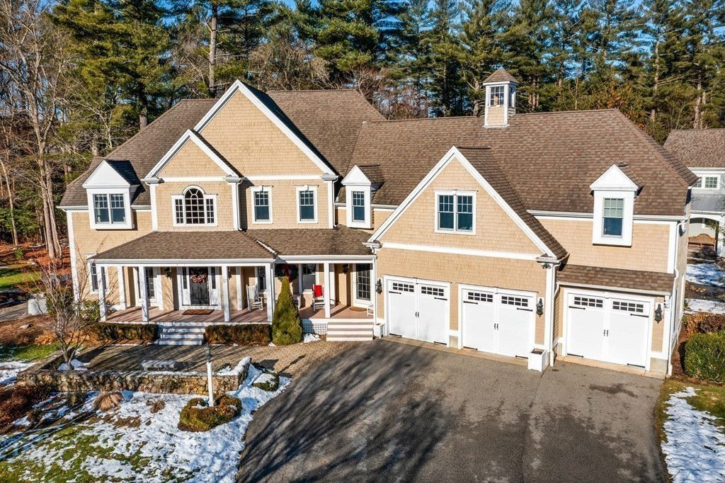 17 Saddle Ln, Hanover, MA 02339