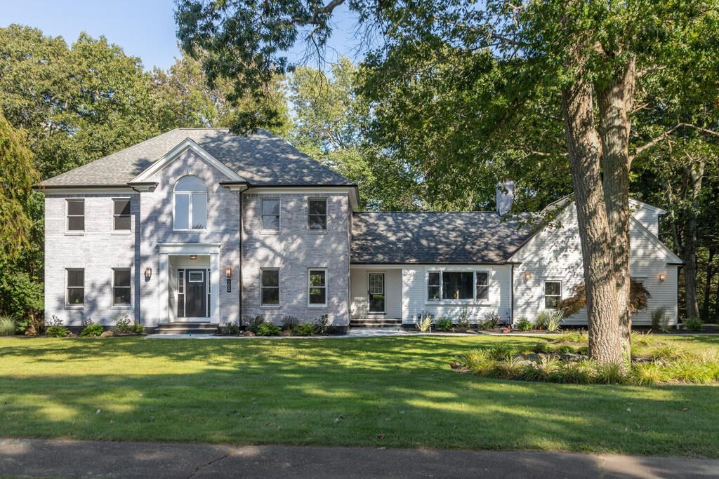 100 Kensington Drive, Canton, MA 02021