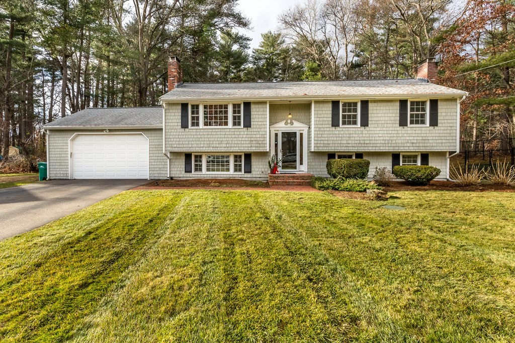 24 Lawndale Rd, Mansfield, MA 02048