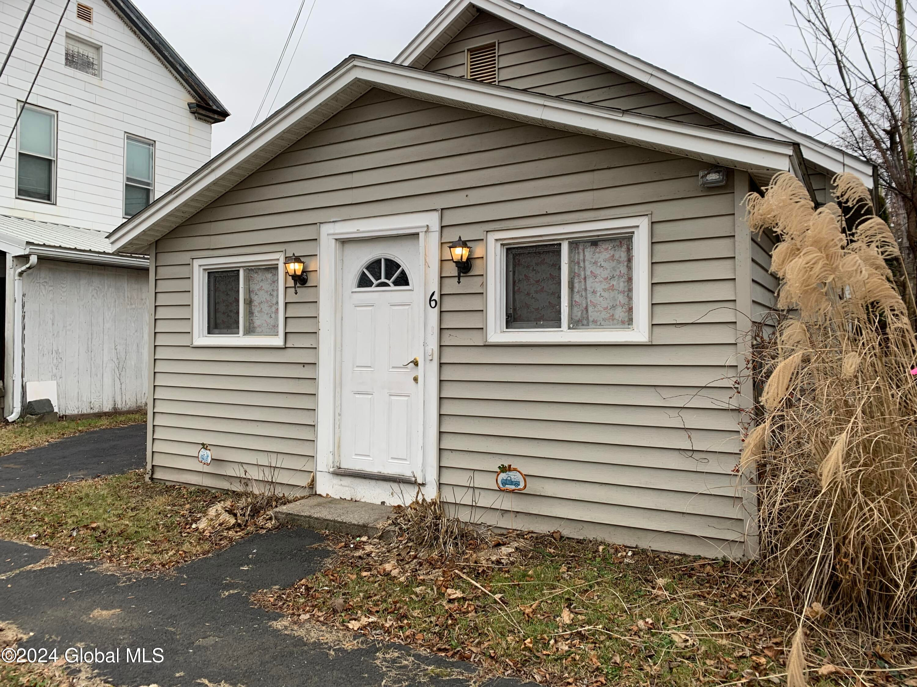 6 105 Street, Troy, NY 12180