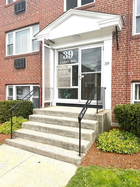 39 Carey Ave 7, Watertown, MA 02472