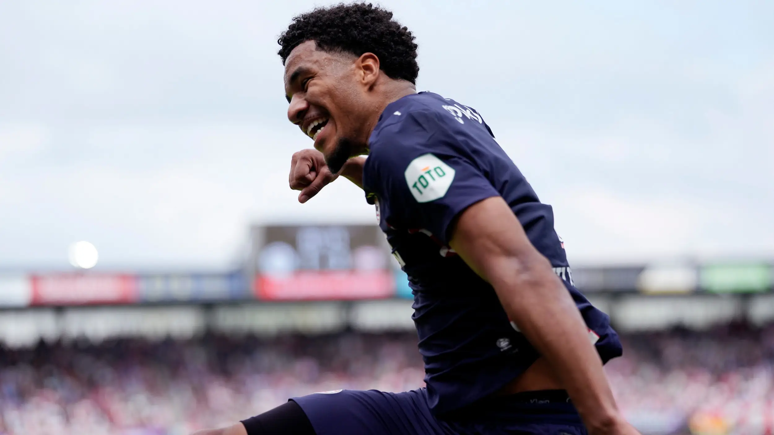 WATCH: USMNT's Malik Tillman scores title-sealer as PSV complete surprising comeback, win Eredivisie trophy on final day