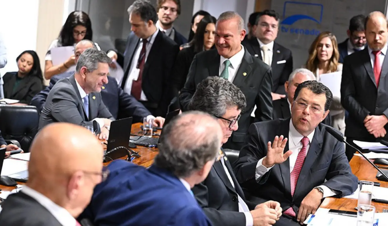 Senado aprova aumento de impostos para fintechs e bets