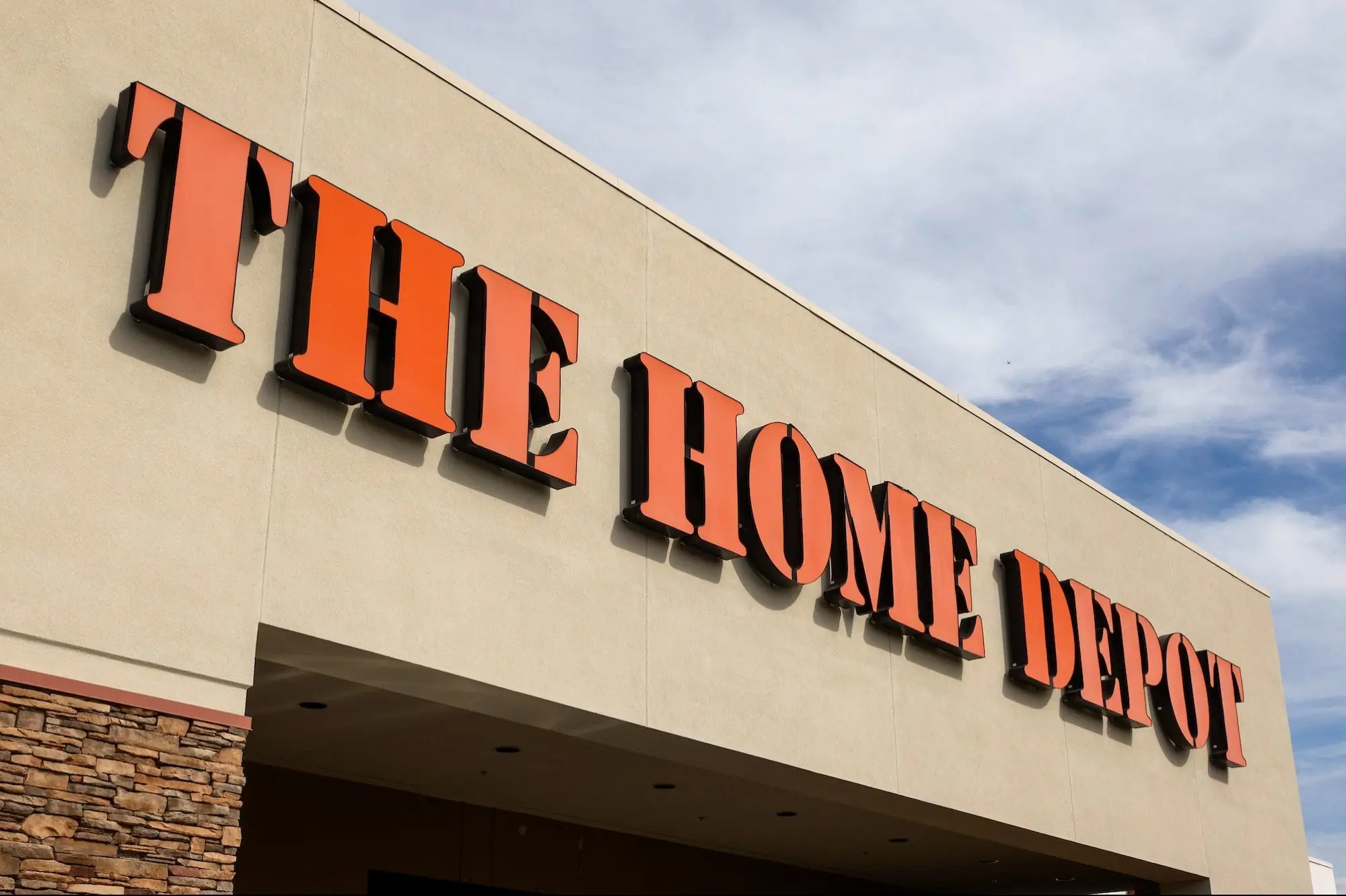 Home Depot's Sales Are Down. Weak Housing and Good Weather Get the Blame.