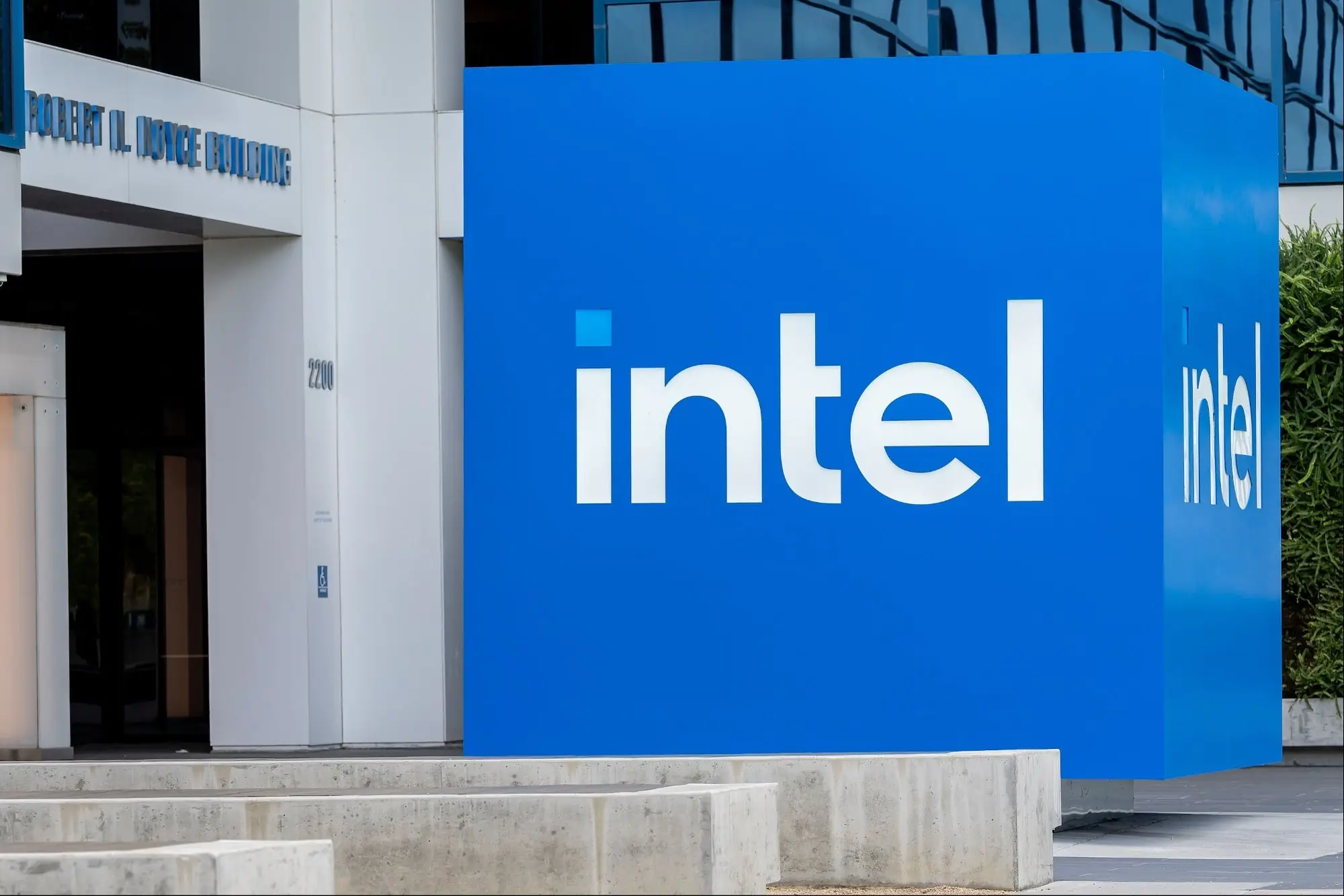 Intel Requires Employees to Work From the Office More Often: 'This Action Is Necessary'