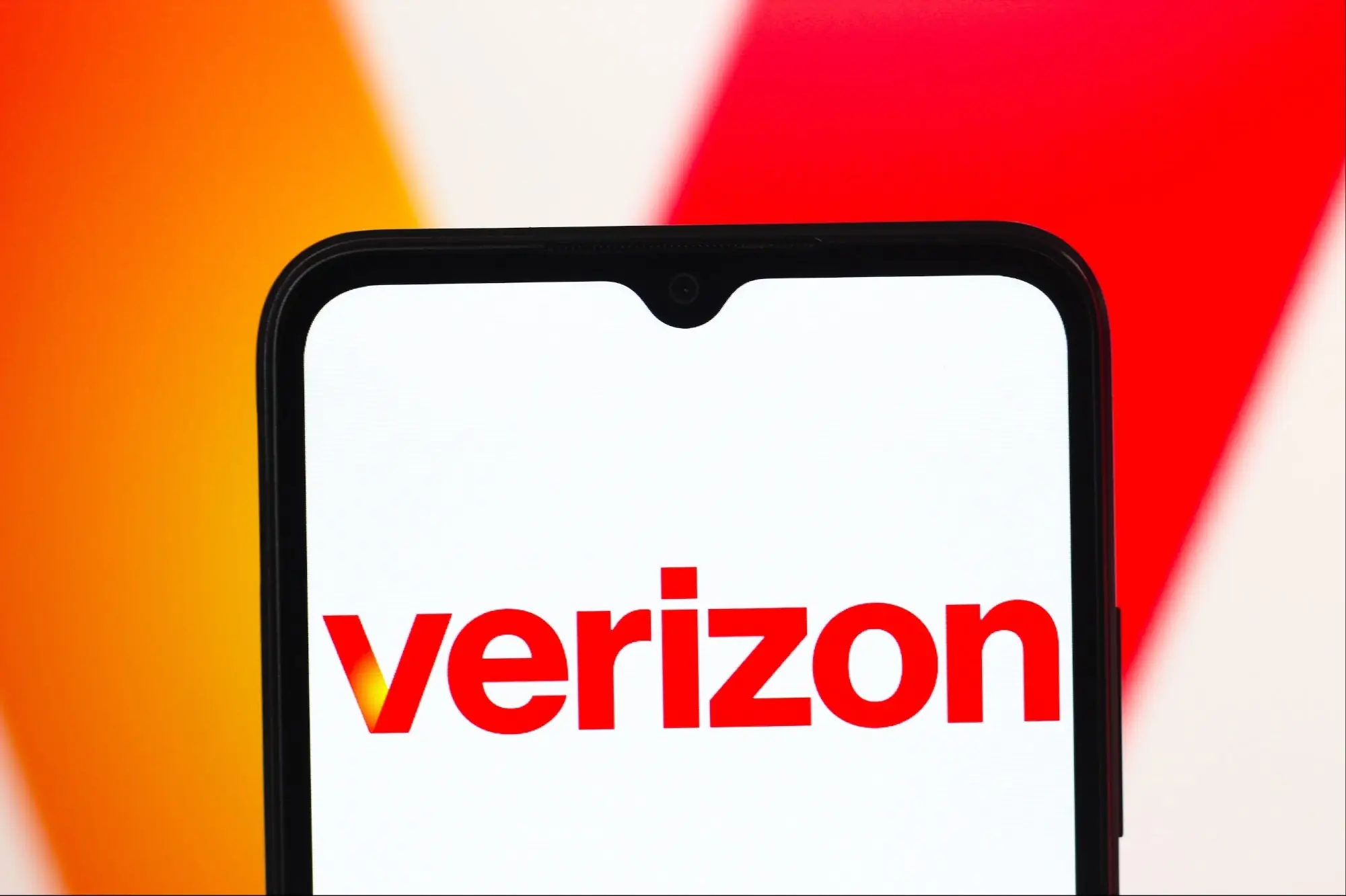 Verizon Tries to Steal 'Top Talent' From Rival AT&T With Email Promoting Its Hybrid and Remote Roles