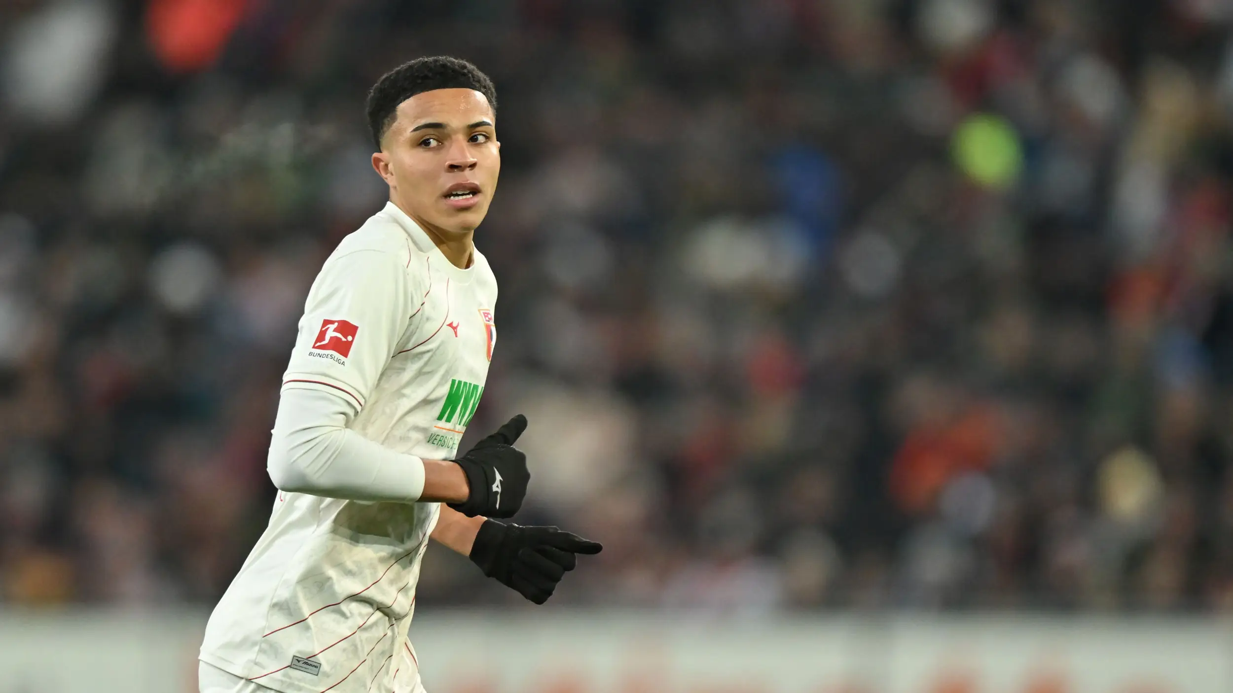 U.S. youth international Noahkai Banks shines in first Bundesliga start for Augsburg in win vs. Heidenheim