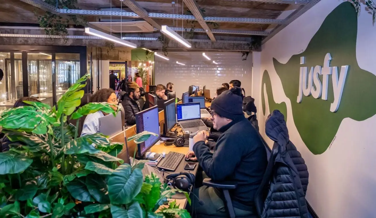 Jusfy dobra faturamento com avanço do JusGPT entre advogados